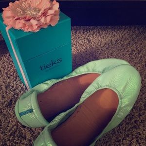 Mint Green Patent Tieks
